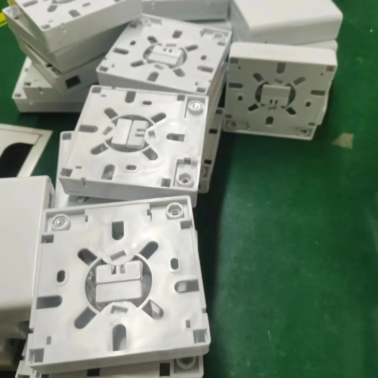 QD-APT Socket Fiber Ftth Box 2 Ports Desktop Wall Socket Terminal ABS Fiber Optic Junction