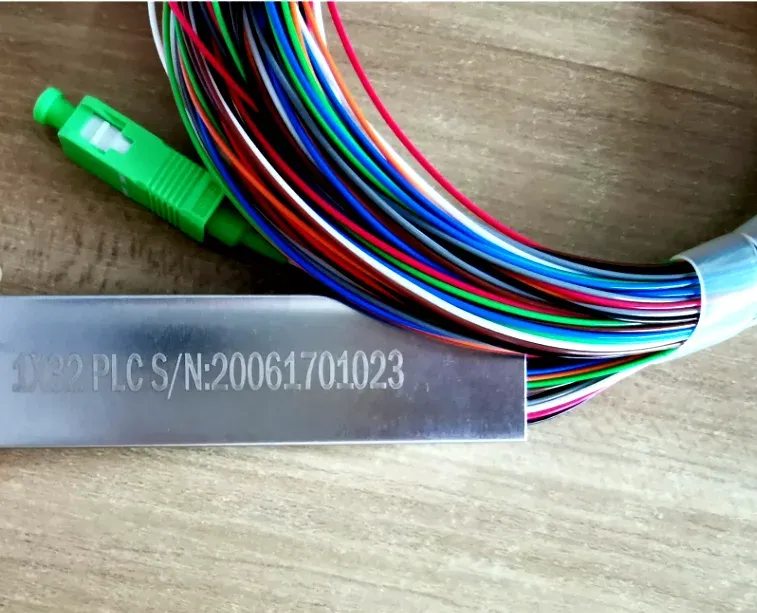 FTTH PLC Splitter 1x32 SCAPC Single Mode PLC Splitter with POE/GSM Support Mini Type Fiber