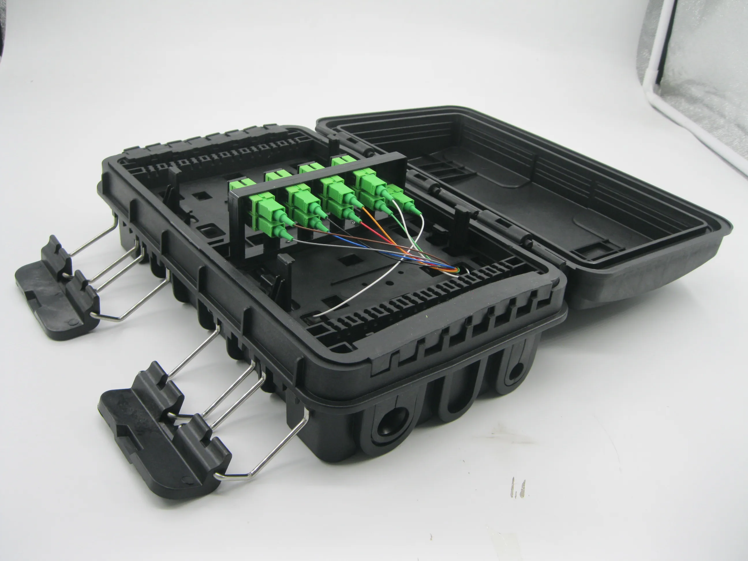 F225-APT  Versatile 16 Cores FTTH Fiber Optical Distribution Box Solution