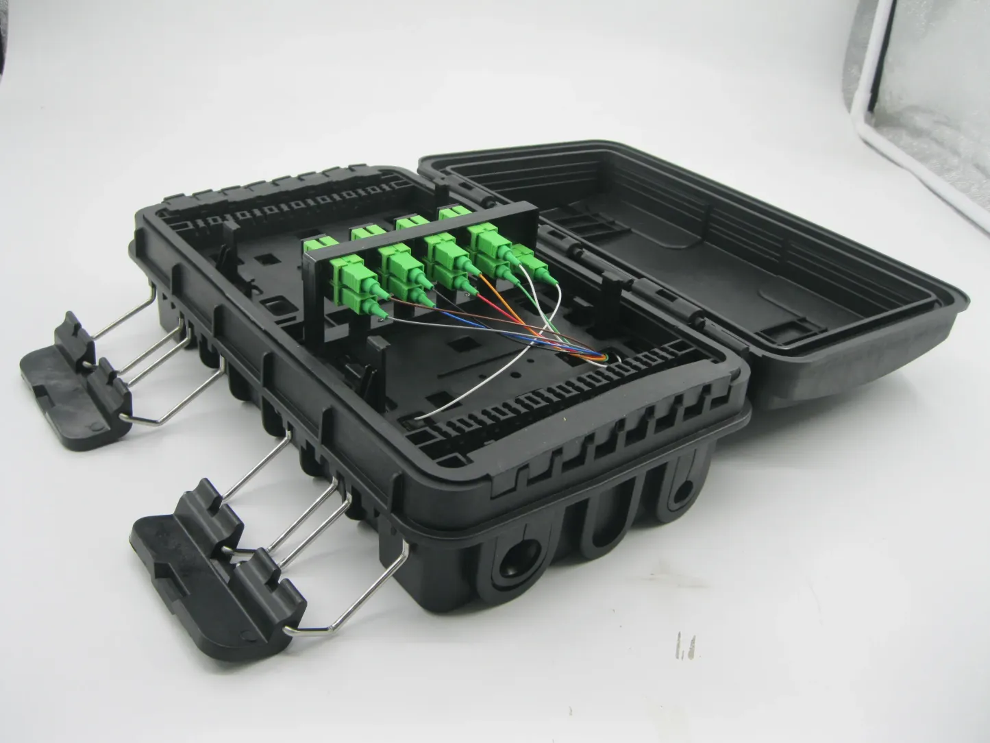 F225-APT  Versatile 16 Cores FTTH Fiber Optical Distribution Box Solution