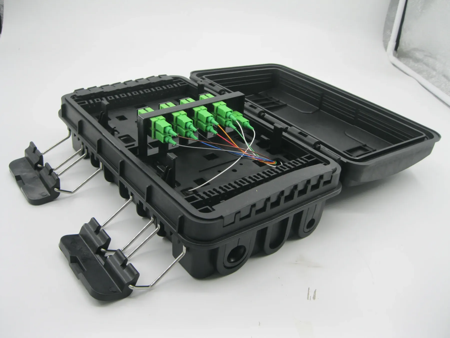 F225-APT  Versatile 16 Cores FTTH Fiber Optical Distribution Box Solution