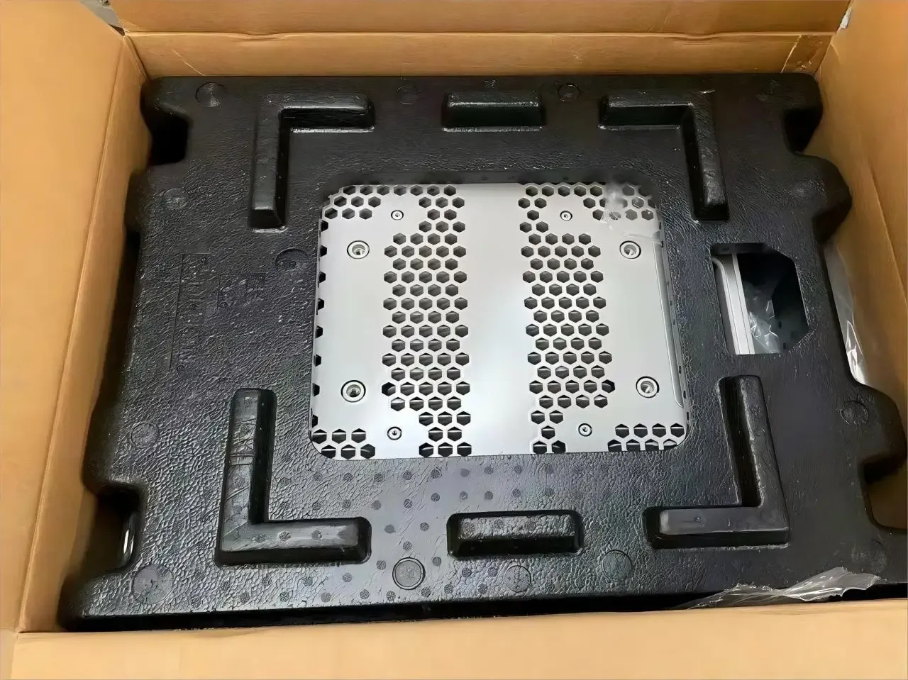 RRUS 12 B8 KRC 161 262/2 Wireless Base Station Radio Unit RRUS 12B8 KRC161262/2