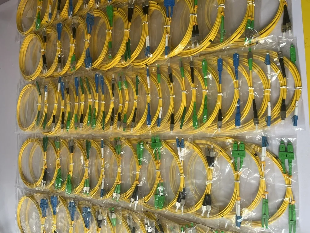 Factory Customized Fiber Optic Patch Cord Singlemode Multimode LC SC FC ST E2000 UPC APC
