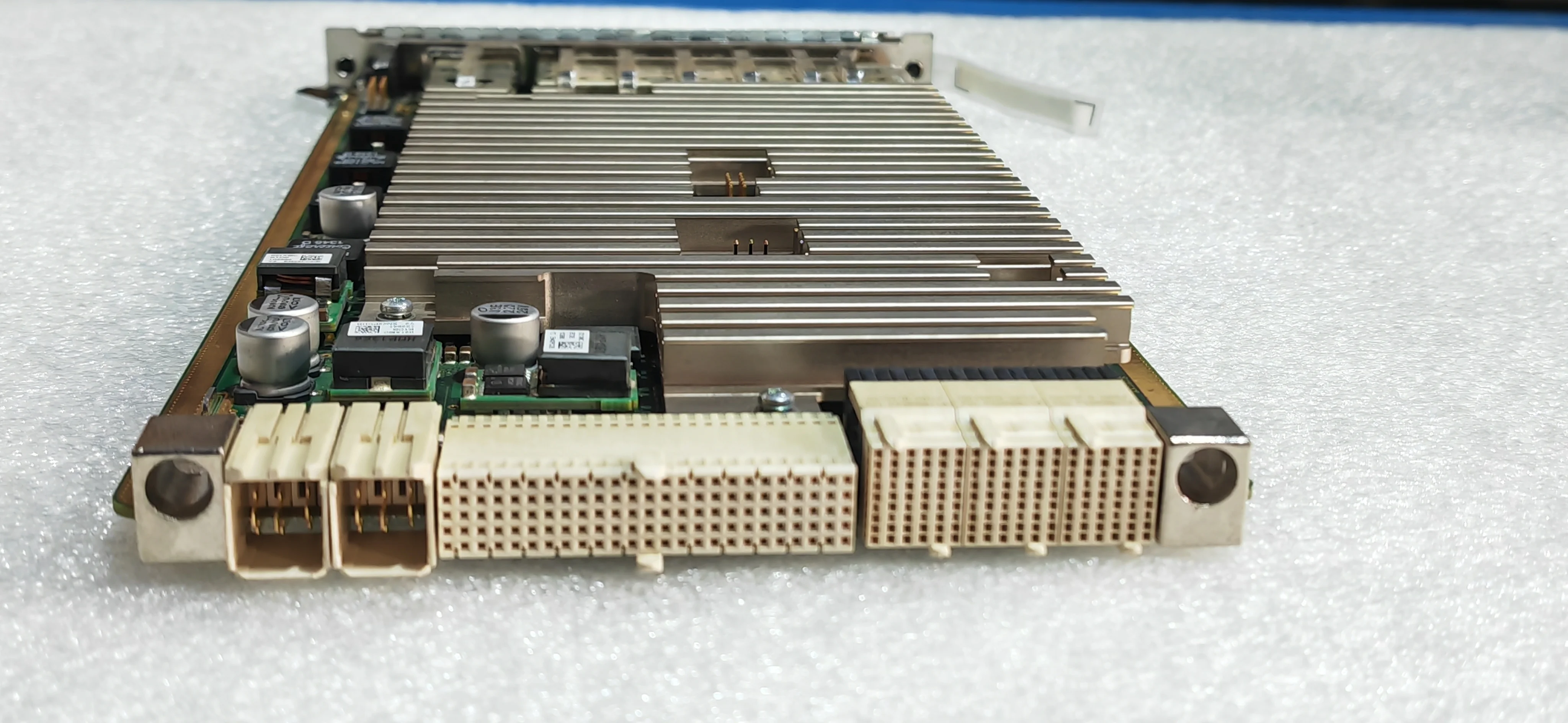 Wireless Hw BBU3900 LBBPd2 03021HPJ WD2DLBBPD200 Base Station