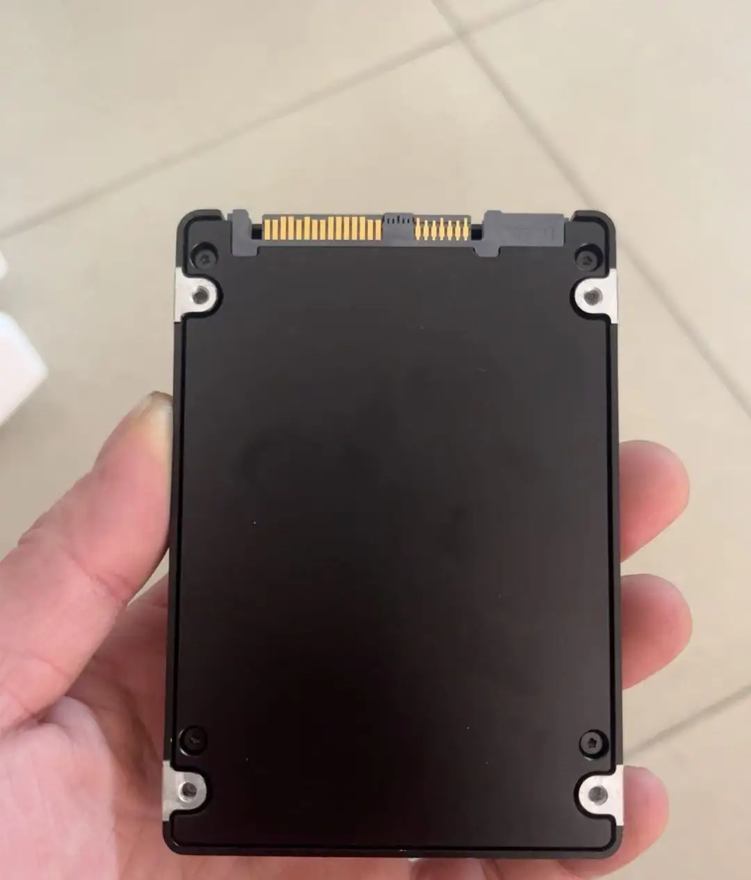 DELL PM1635a Sas 800GB 2.5-inch SAS 12Gpbs Health 95%-100% Used SSD