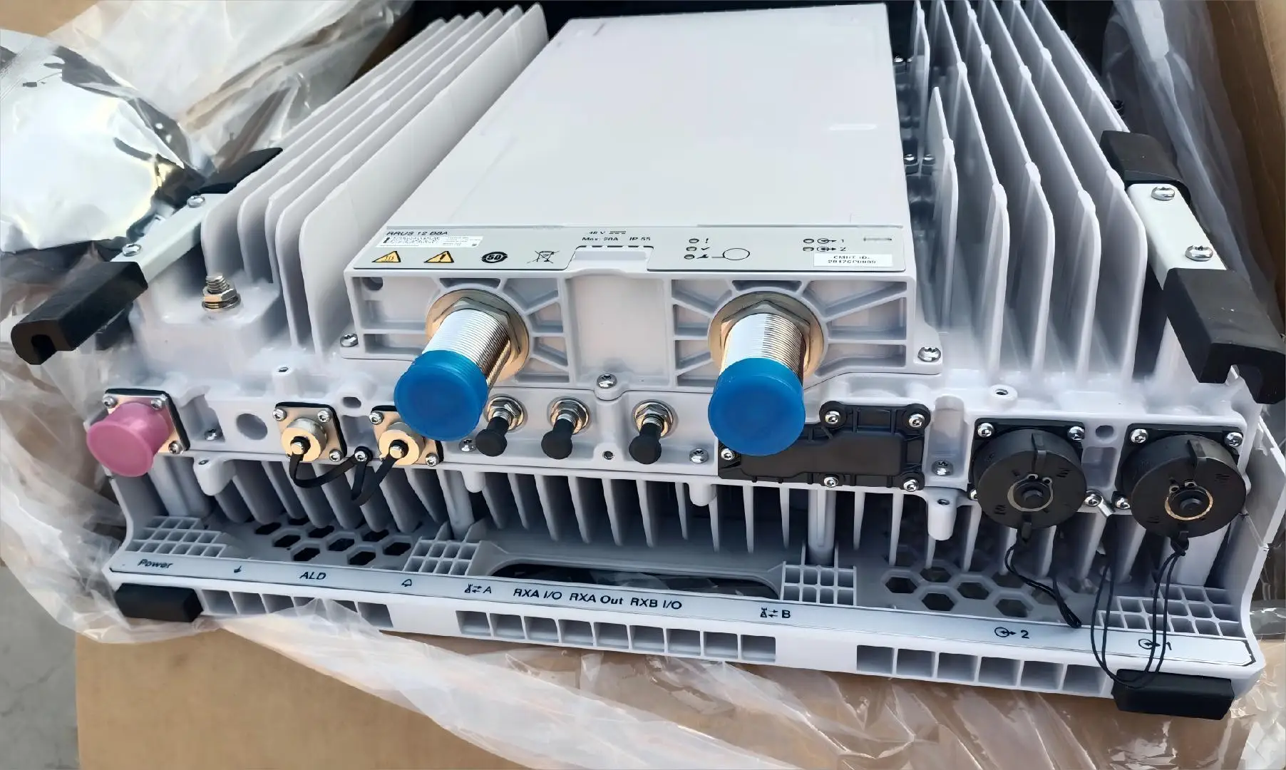 RRUS 12 B8A KRC 161 262/4 Wireless Base Station Radio Unit RRUS 12B8A KRC161262/4