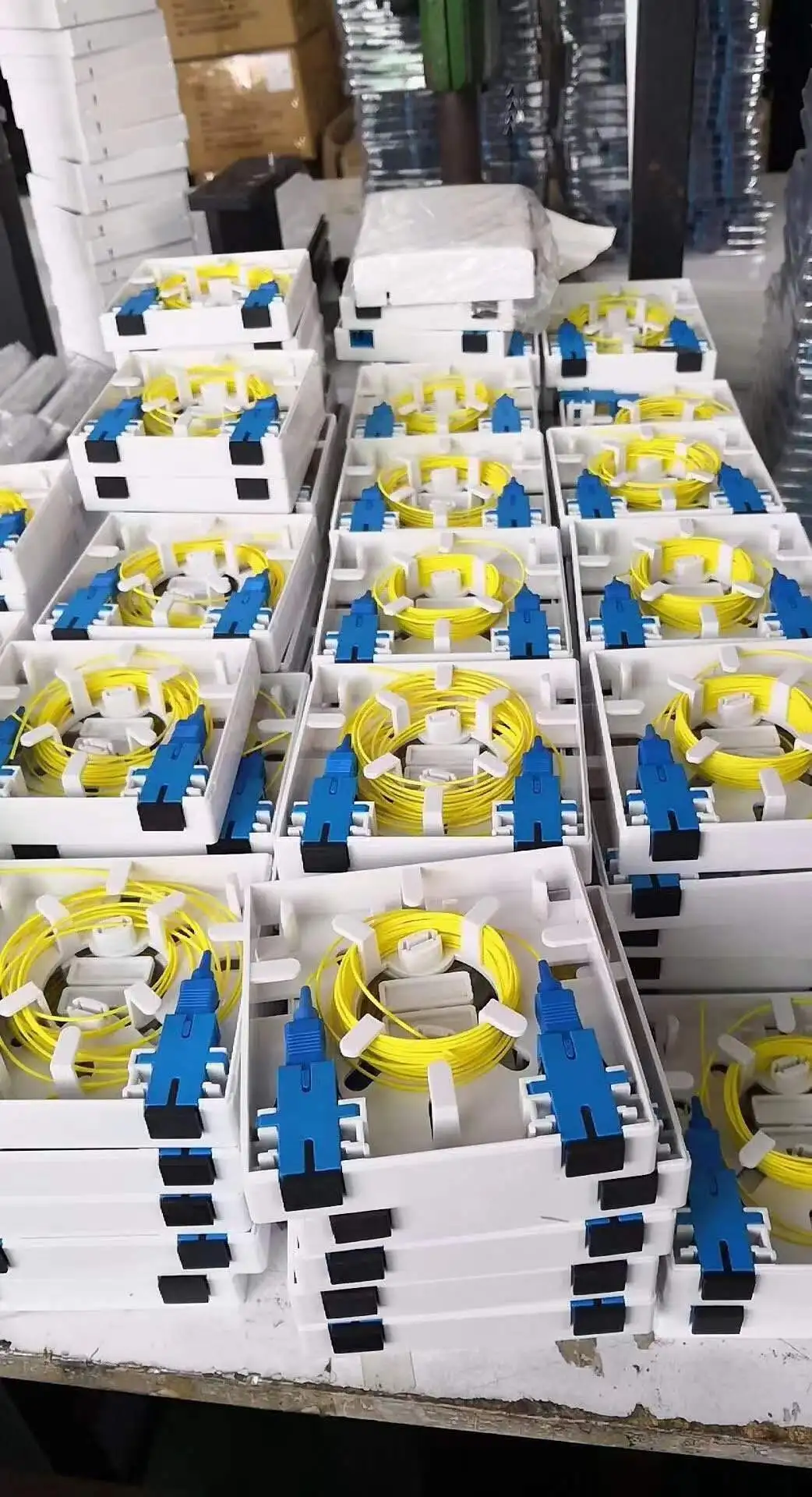 MPO OM4 50/125 Multimode Cable LSZH for WiFi 4G & 3G Networks Fiber Optic Patch Cord/Jumper 27