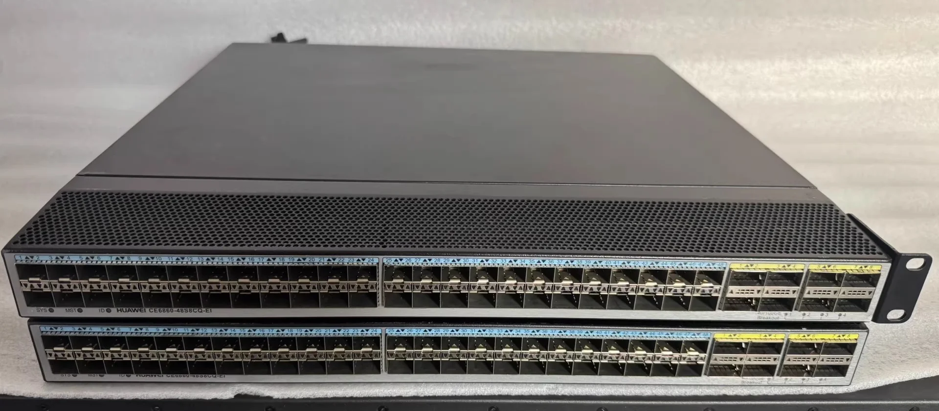 HW CE6860-48S8CQ-EI 48x 10GE SFP+ + 8x 100GE QSFP28 Data Center Switch 2.4Tbps