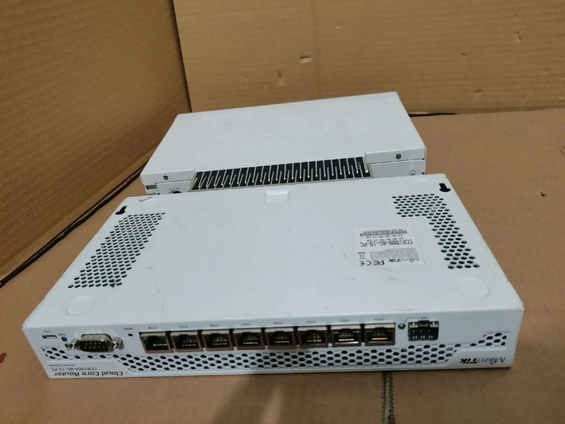 Mikrotik CCR1009-8G-1S-PC Gigabit Ethernet router EM MikroTik Ethernet-boxintelecom