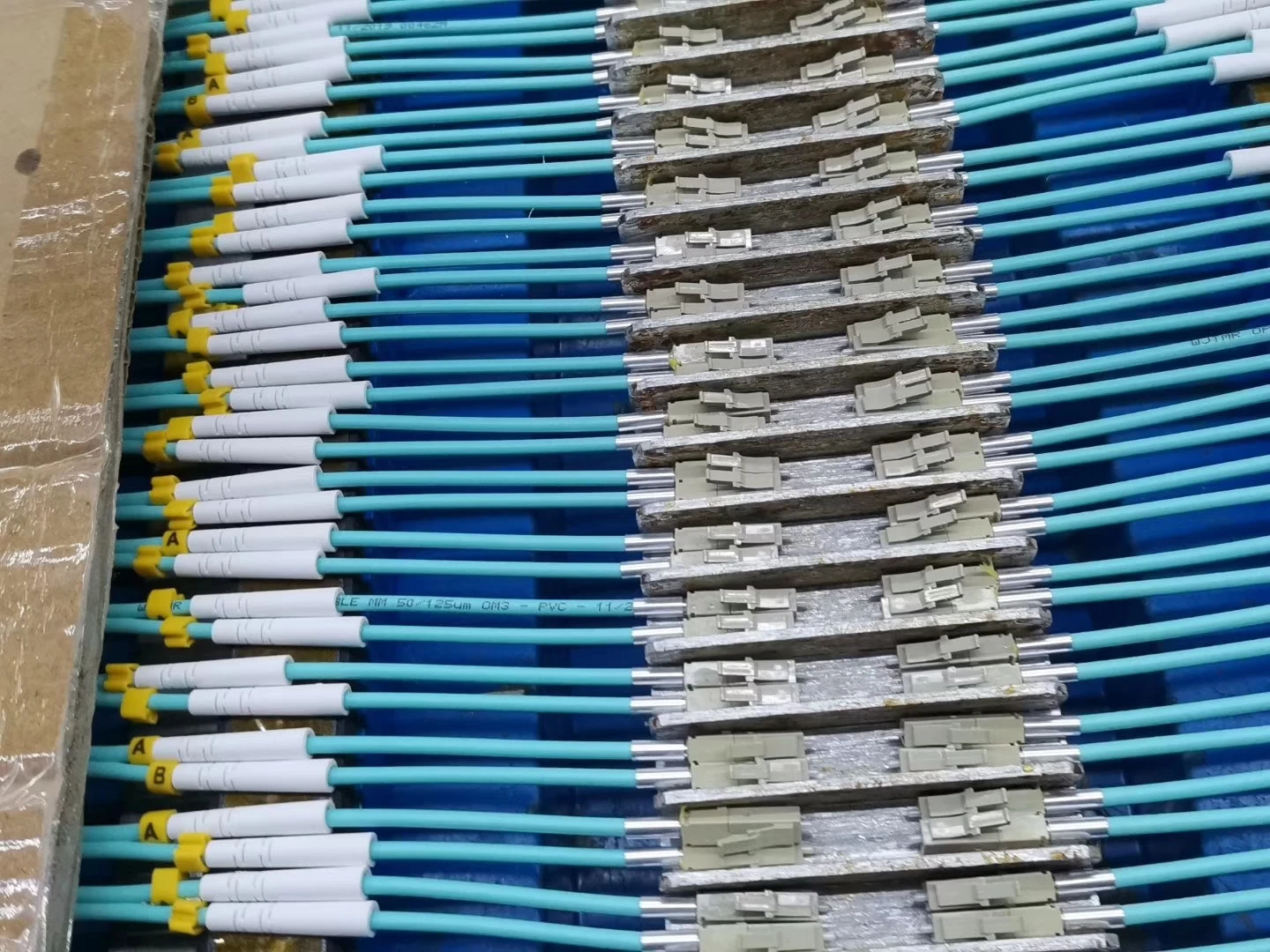 12Core Fanout Cable LC UPC SM Optic Equipment Fiber MPO APC to SC Patch Cord Hydra 11