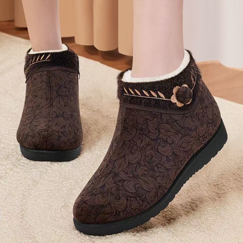 Women’s Warm Winter Boots – Wool-Lined, Non-Slip Boots with a Flexible Comfort Sole