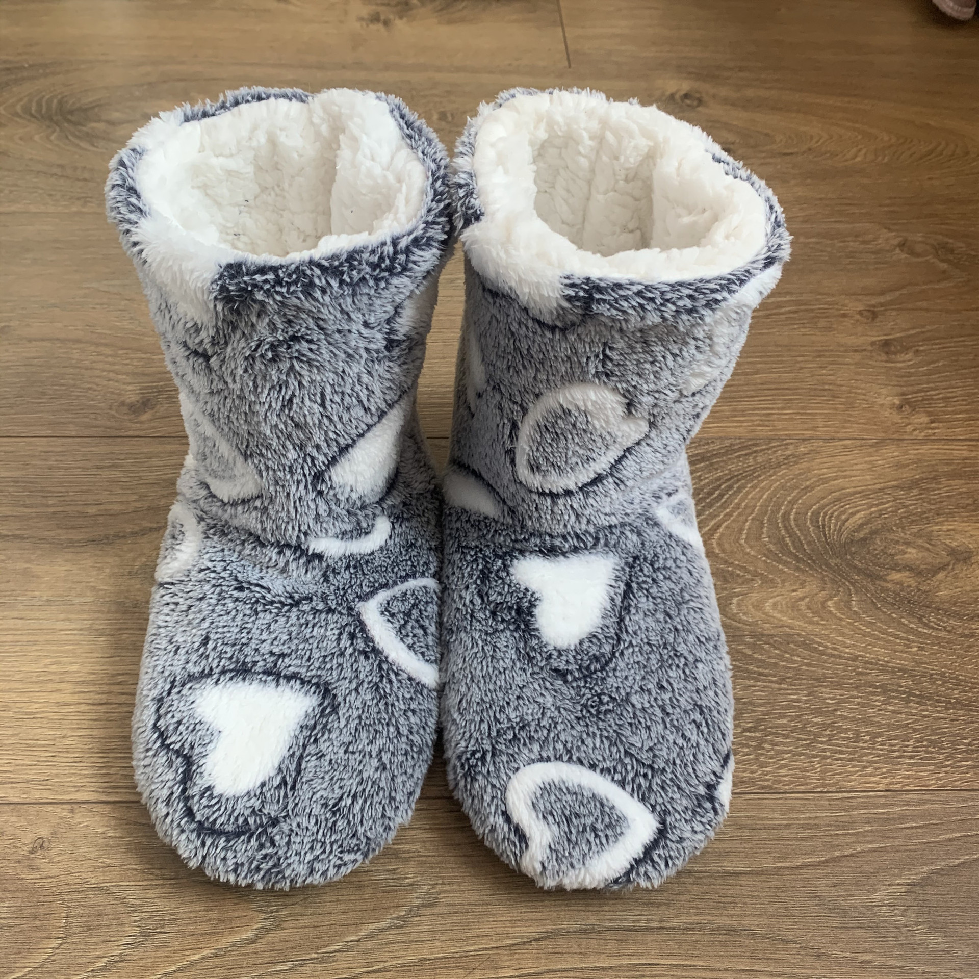 Women’s Warm Plush-Lined Slipper Boots – Thick Cozy Non-Slip House Shoes for Fall & Winter