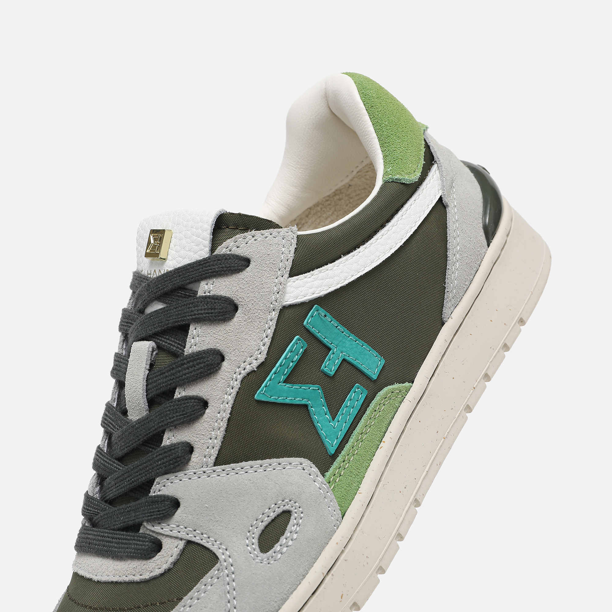 LS 889 KAKI