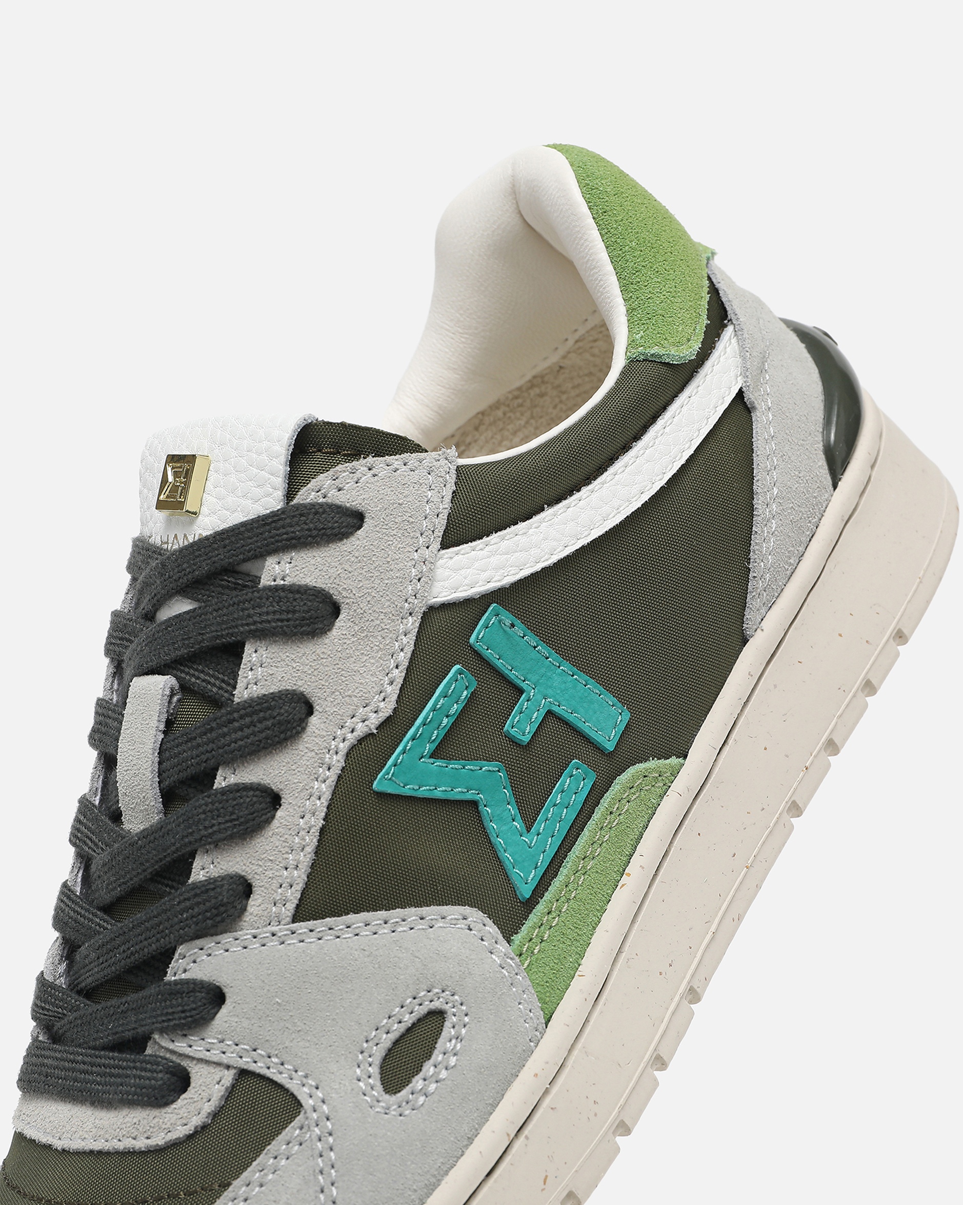 LS 889 Kaki