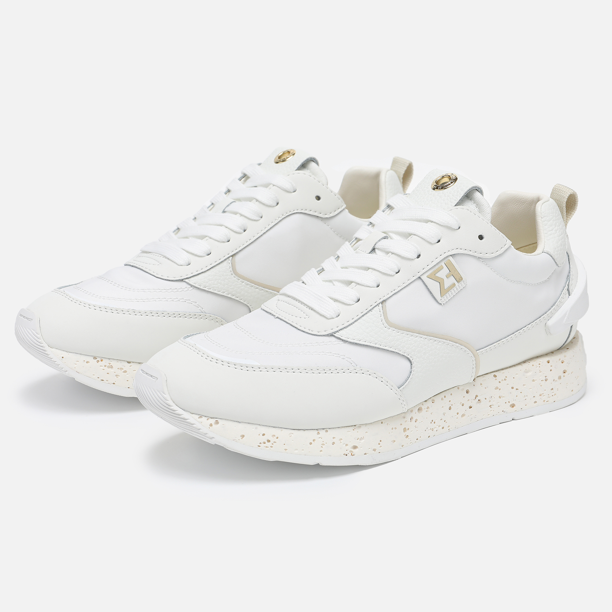 SJ 620 White W