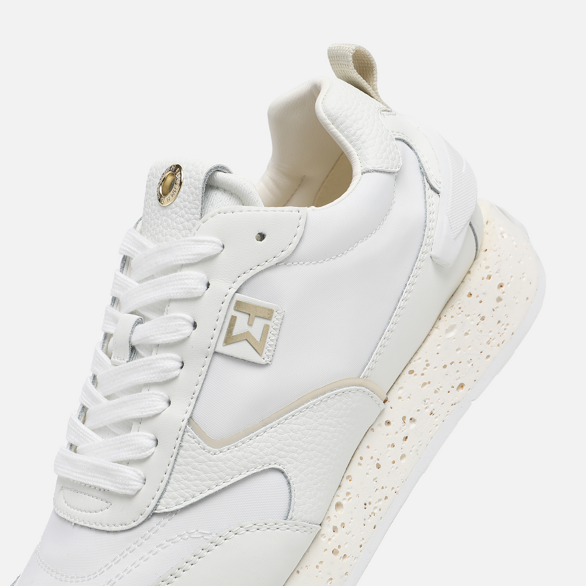 SJ 620 White W