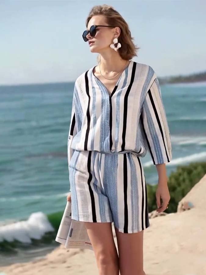 Set mit lockeren, gestreiften Shorts für den Urlaub