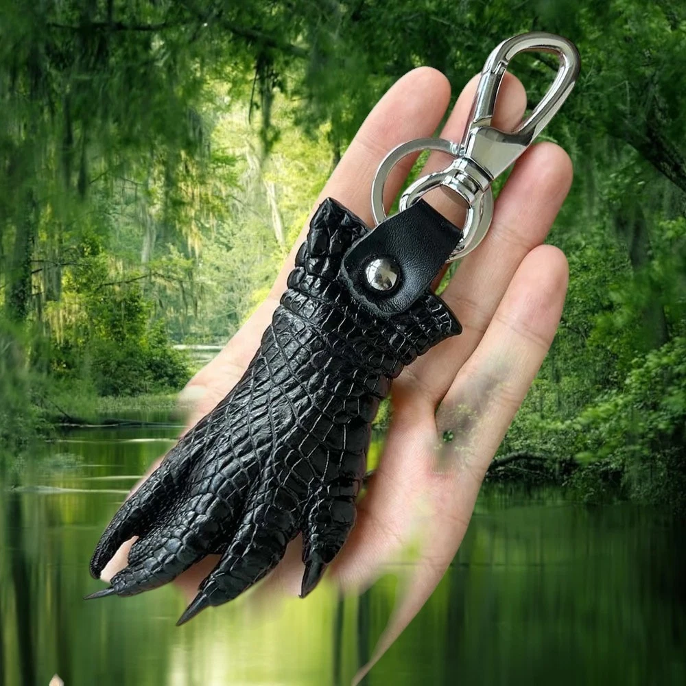 Handcrafted Alligator Foot Keychain – Exotic Reptile Claw Souvenir Gift, Unique Nature-Inspired Key Ring