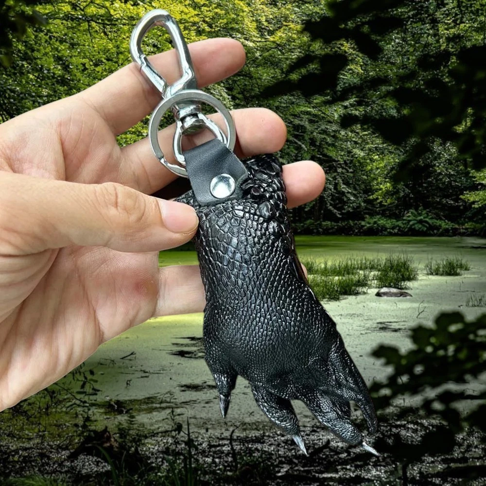Handcrafted Alligator Foot Keychain – Exotic Reptile Claw Souvenir Gift, Unique Nature-Inspired Key Ring