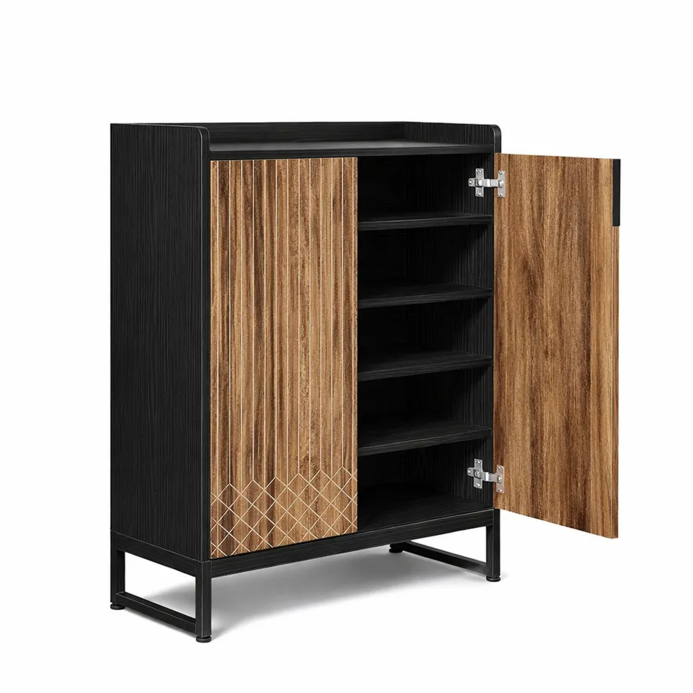 Moderner Schuhschrank mit Metallakzenten für Flur