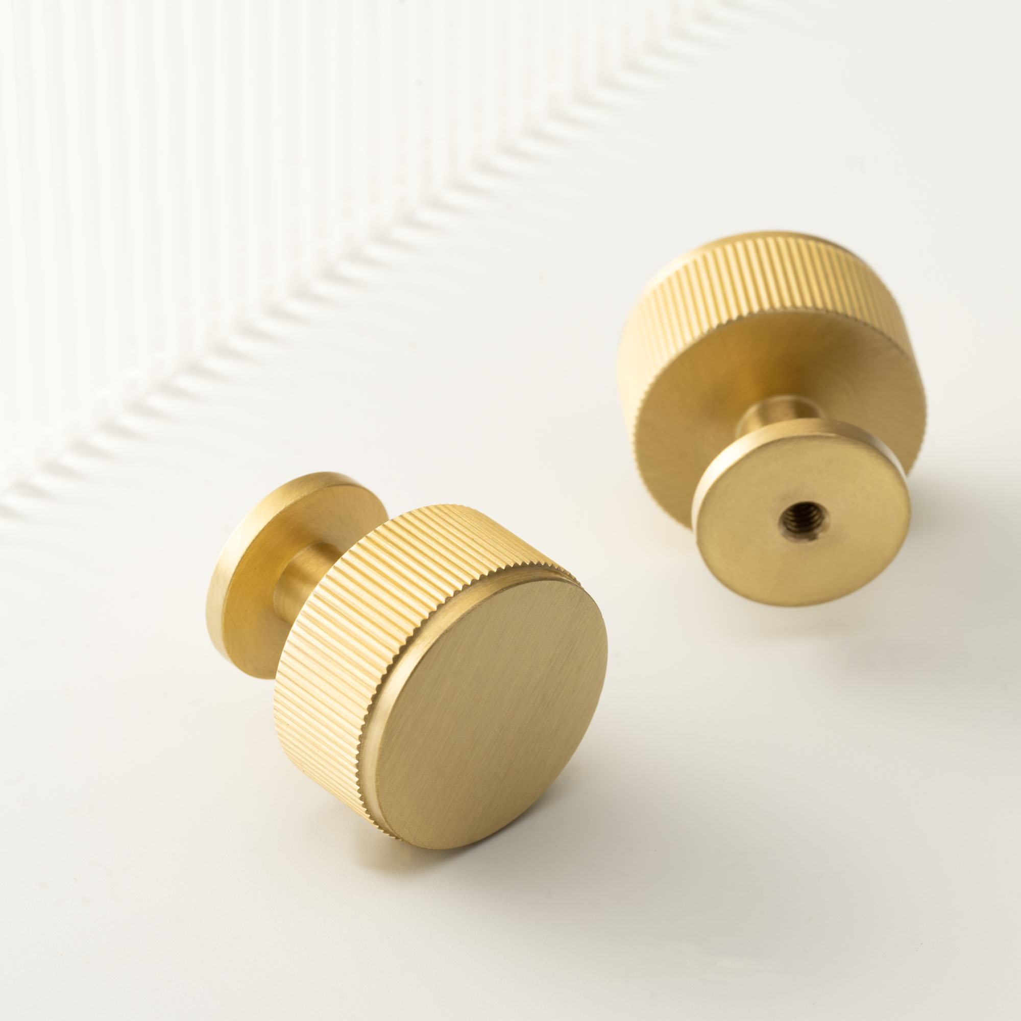 Vertical Grain Cabinet Knobs