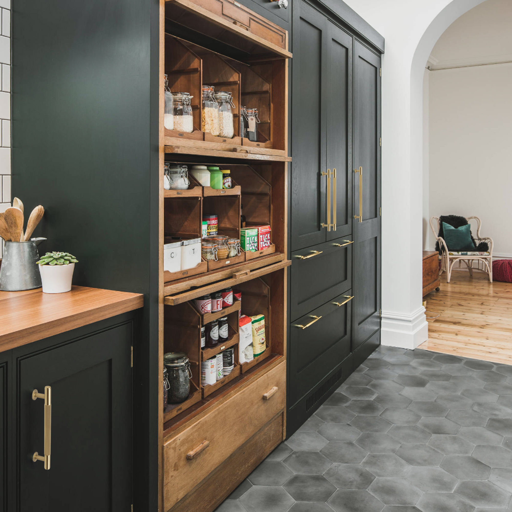 Vertical Grain Cabinet Pulls