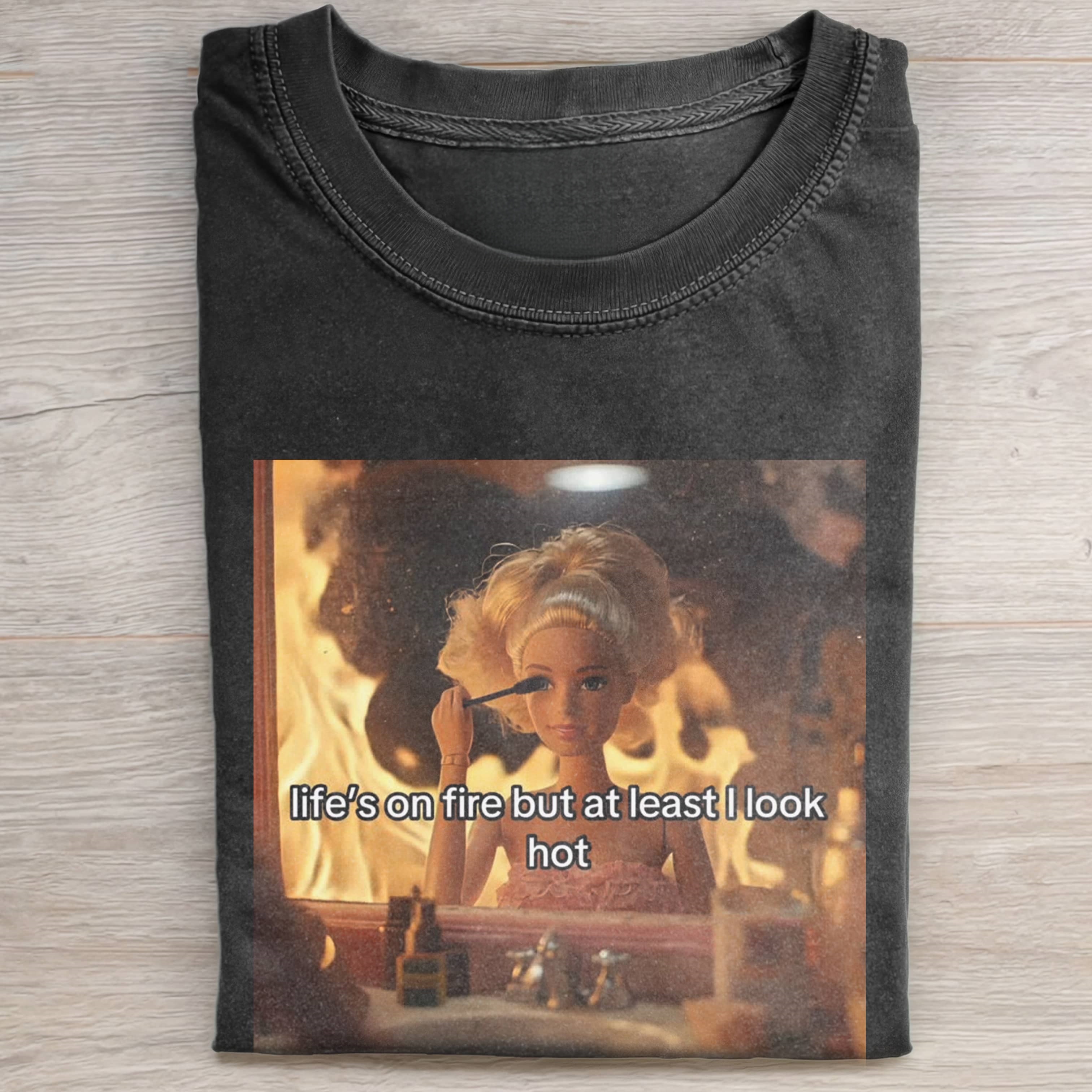 Funny Doll FaceCORE-INSPIRED MAKEUP, VINTAGE SLOGAN TEE