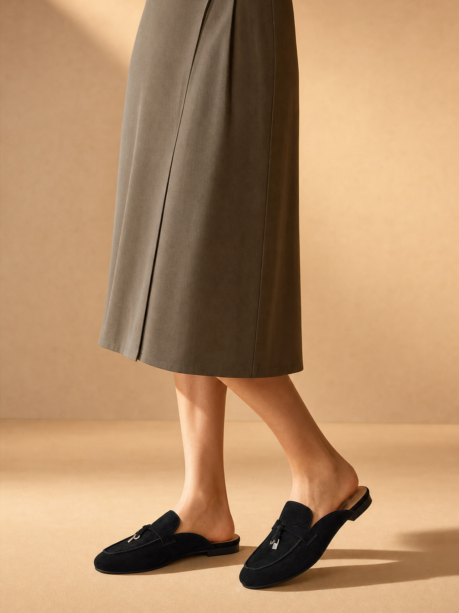 Womens Genuine Leather Flats Mules Metal Decoration Slip On Shoes Genuine Leather Flat Slides Closed Round Toe Fashion Dress Shoes for Home Office Work Go Out and Daily Wear