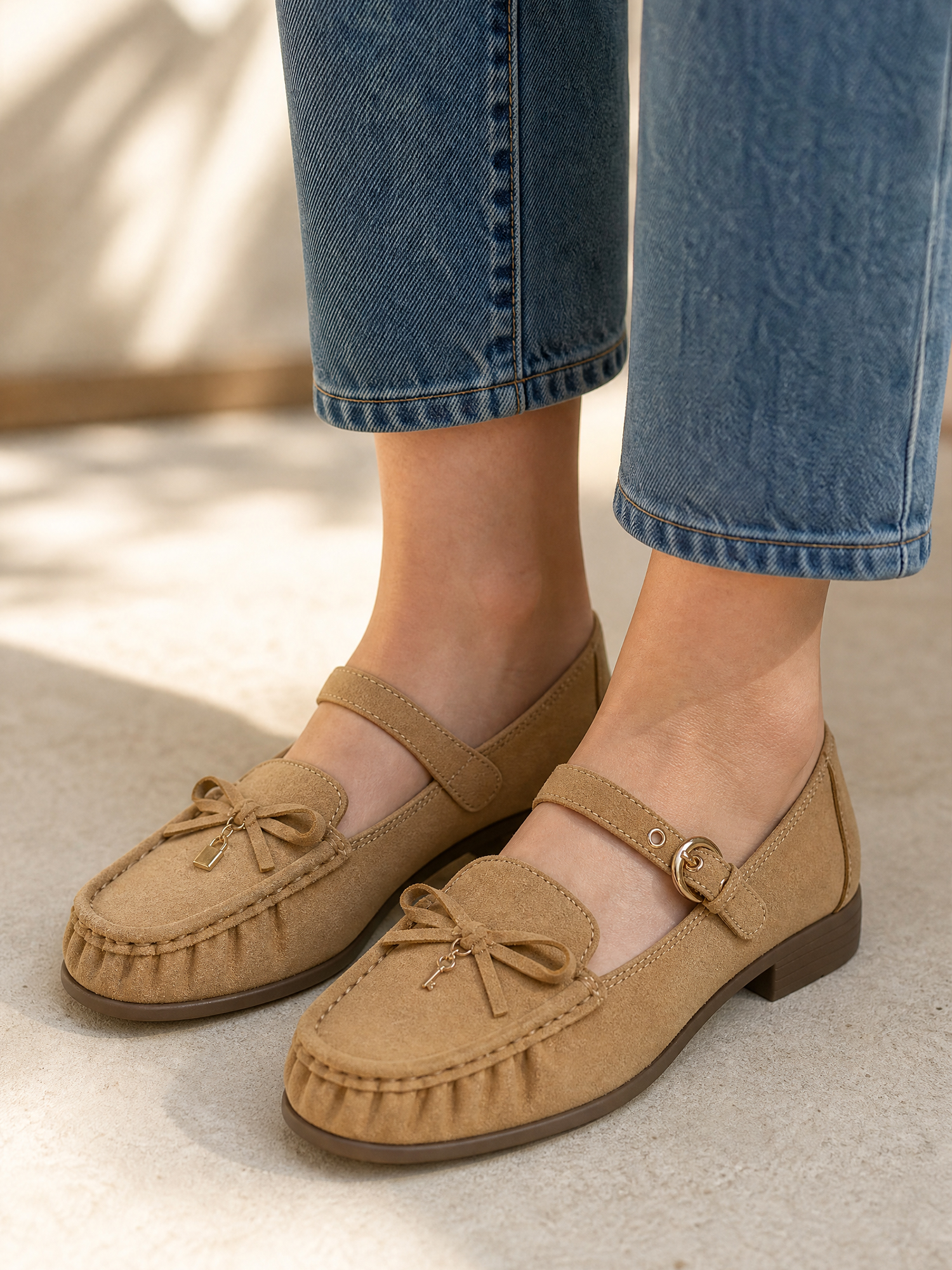 Women's Genuine Leather Loafers Bow Buckle Comfortable Dress Shoes Classic Retro Moccasin Loafer, with Lock‑Charm Decoration, Dress Shoes for Office Work Party College and Daily Wear