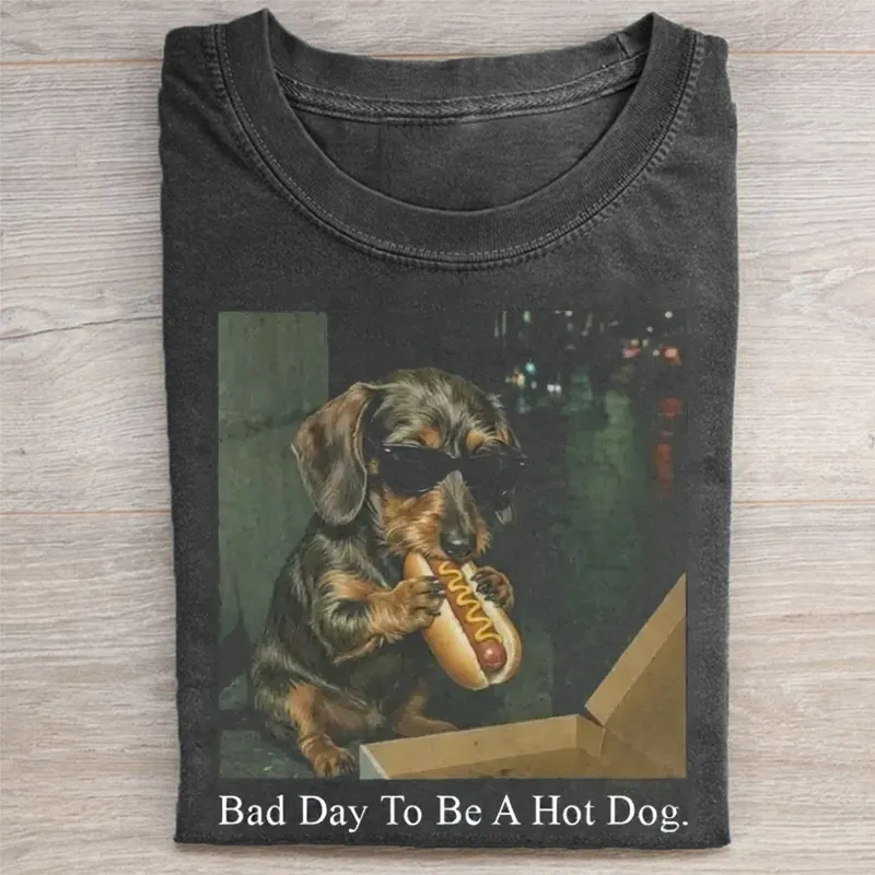 Dachshund Dog Eating Hot Dog Graphic T-shirt