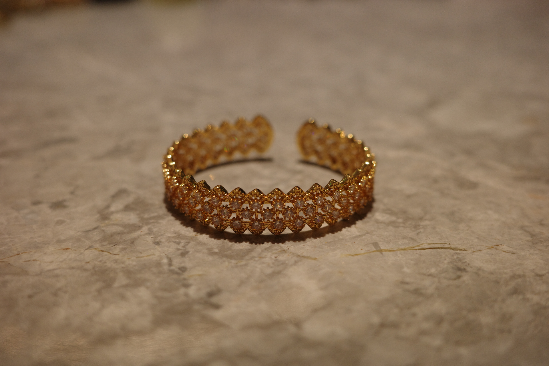 The Saturn Infinite Cuff – Gilded Lace Lattice & Full-Pavé Diamond Bangle