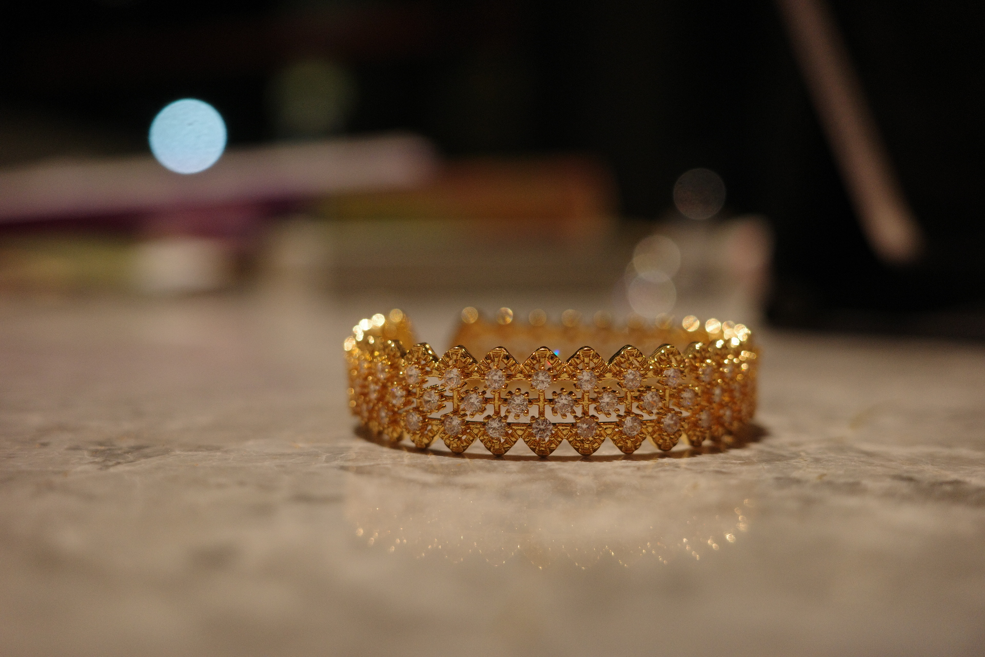 The Saturn Infinite Cuff – Gilded Lace Lattice & Full-Pavé Diamond Bangle