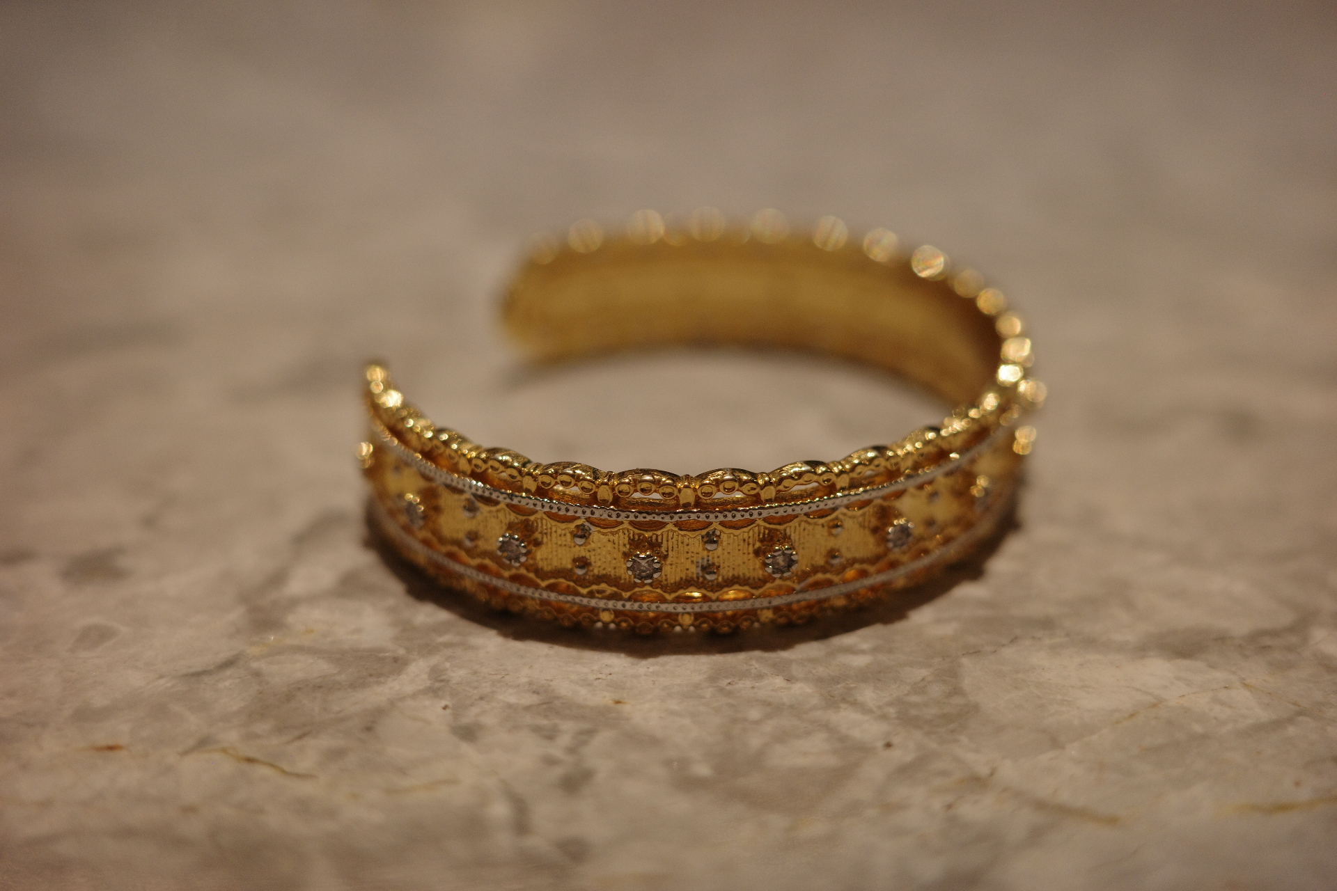 The Imperial Silk Cuff – Brushed Gold "Tessile" Engraving & Full-Pavé Diamond Bangle