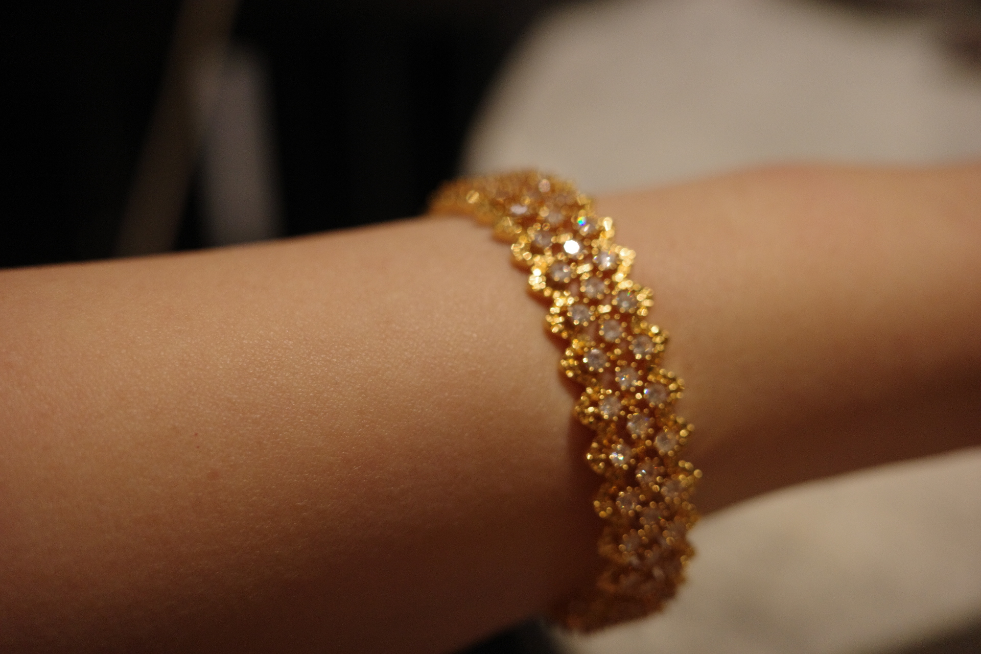 The Saturn Infinite Cuff – Gilded Lace Lattice & Full-Pavé Diamond Bangle
