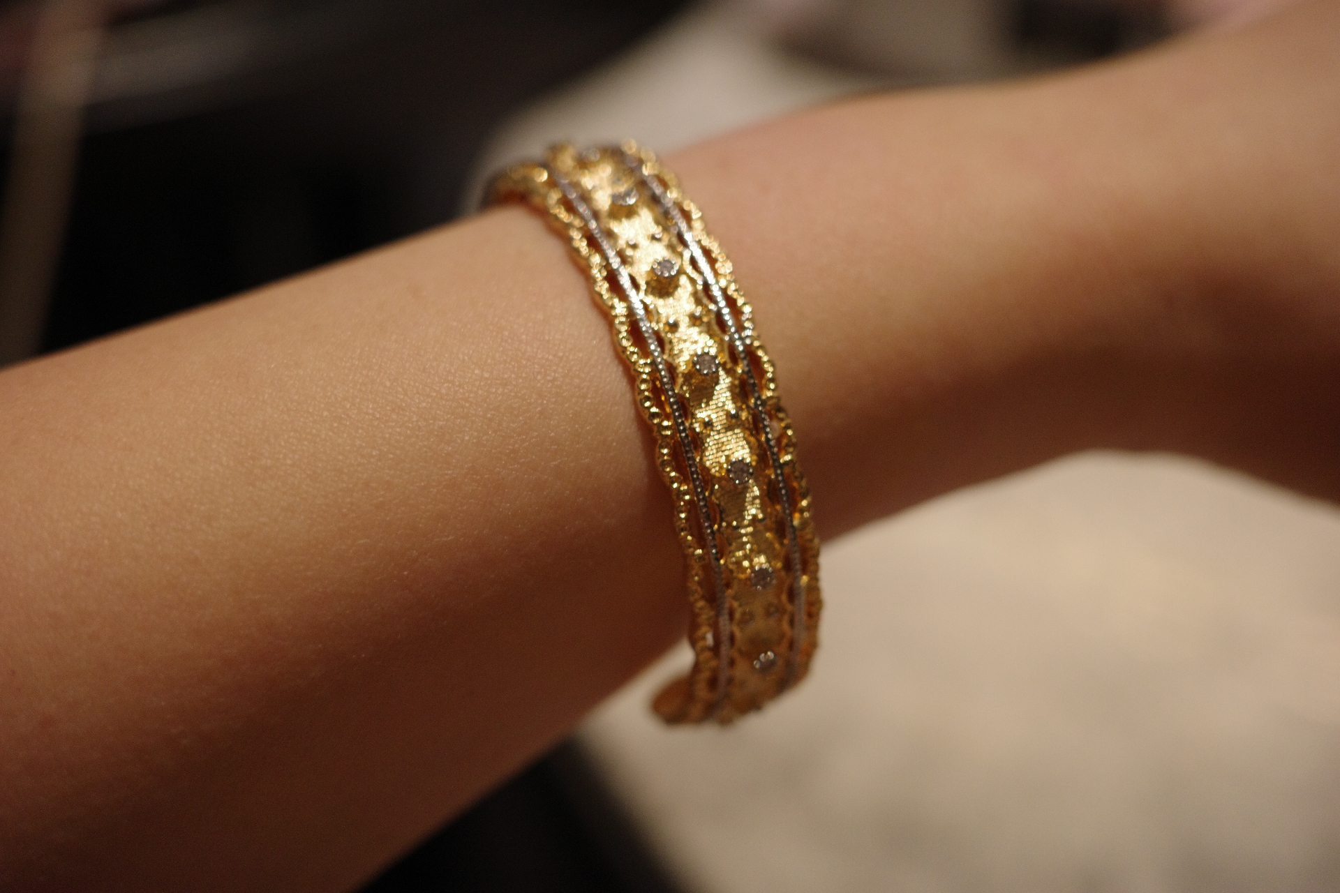 The Imperial Silk Cuff – Brushed Gold "Tessile" Engraving & Full-Pavé Diamond Bangle