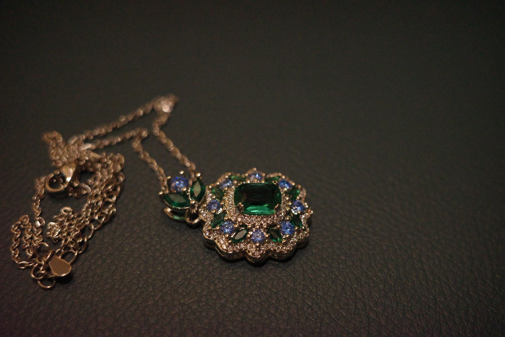 The Jupiter Oil-Painting Pendant – Rubellite-Green Vial & Gilded Filigree Necklace
