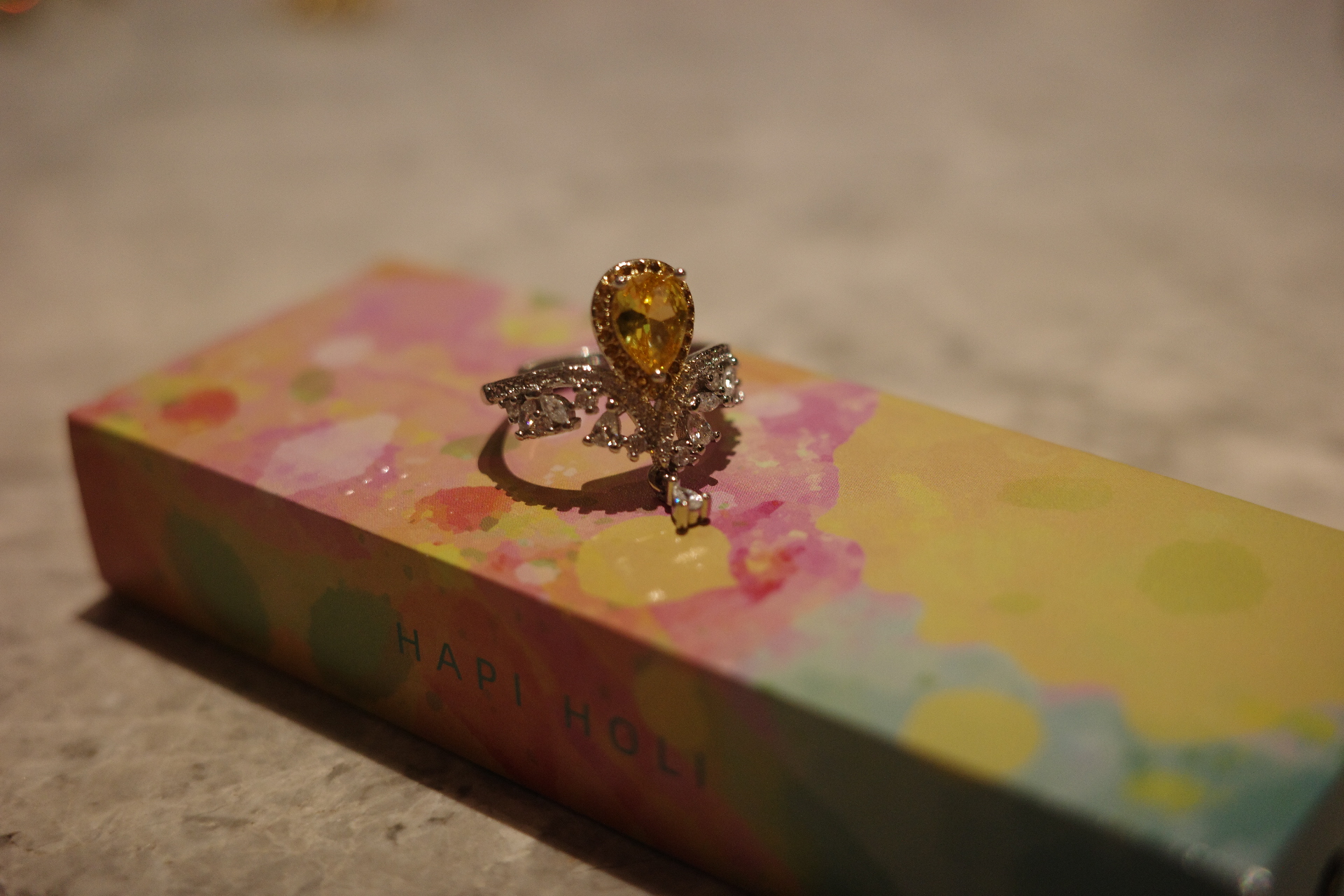 OR-YÉNA | The Solar Crown Ring – Pear-Cut Starlight & Architectural Gilded Tiara