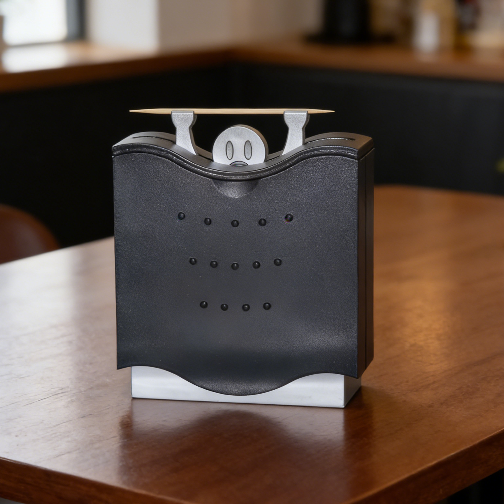 Kényelmes fogpiszkáló adagoló otthon