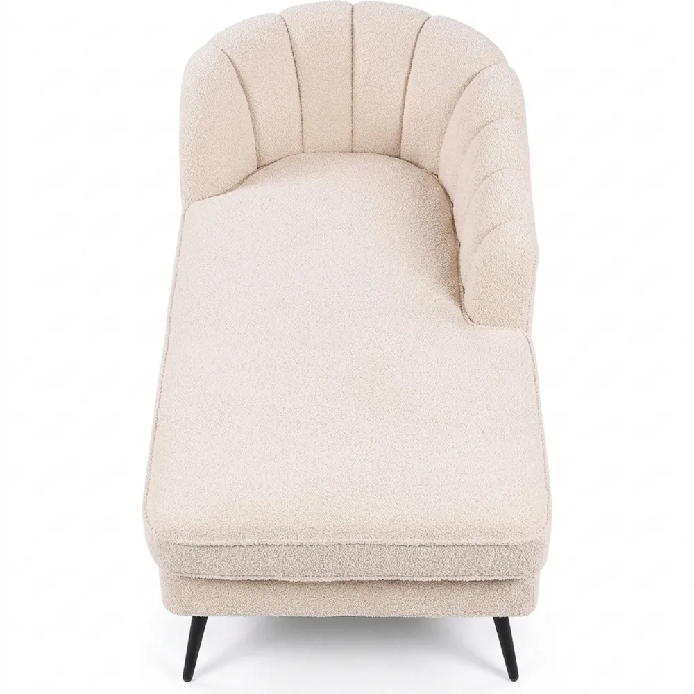 Beige Chaiselongue mit Armlehne und schwarzen Metallbeinen