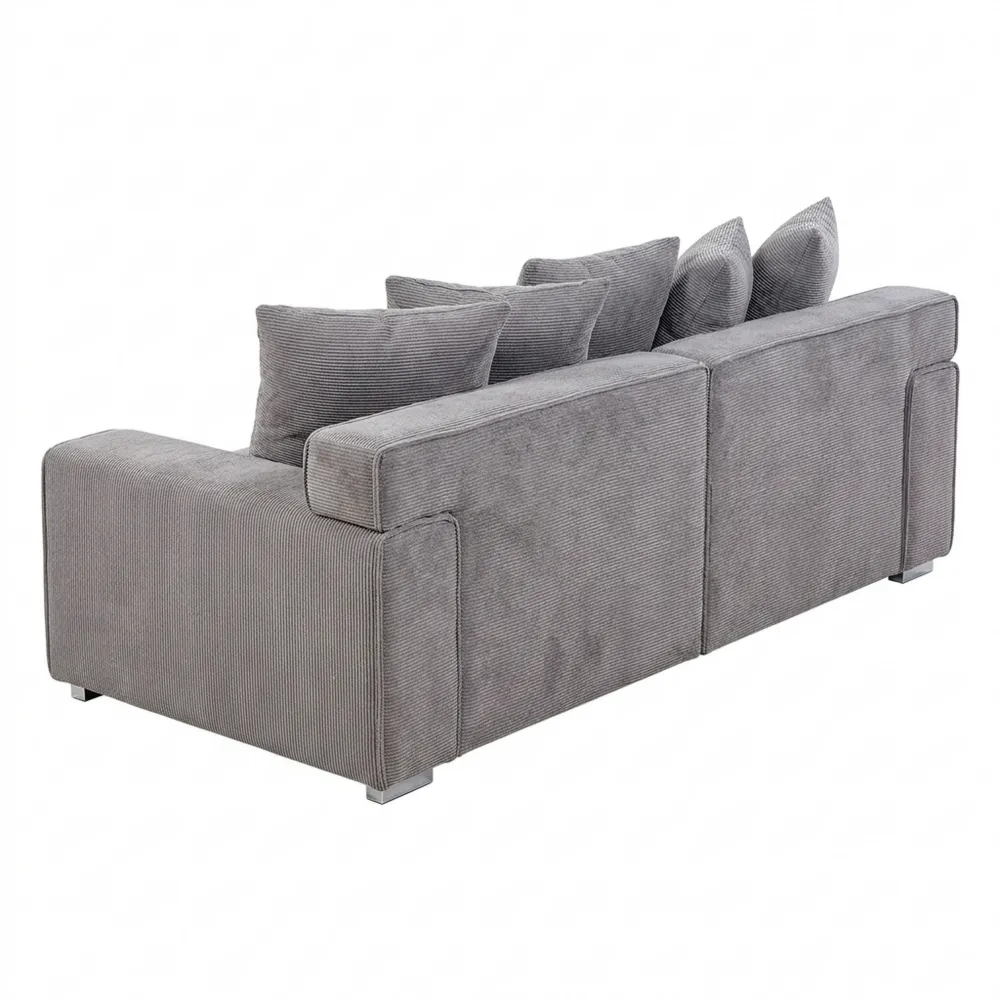 Großzügiges 3-Sitzer Sofa mit breiten Armlehnen und Dekokissen, dunkelgrau