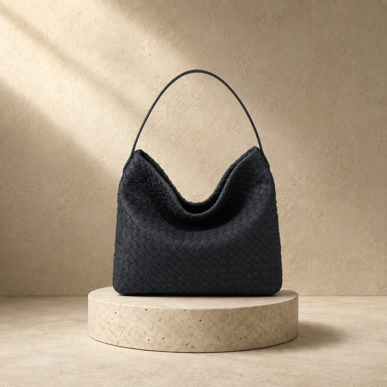 "L’Abbraccio Infinito" – Die handgeflochtene Luxus-Hobo aus ultra-softem italienischem Premium-Leder