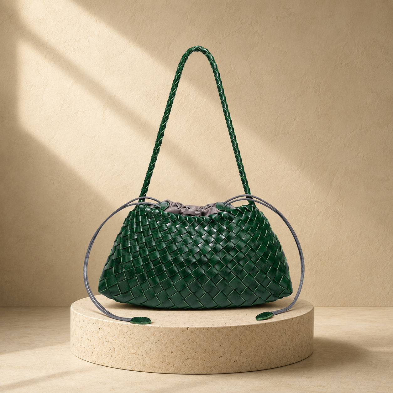 "Nuvola di Toscana" – Handgeflochtene Oversize-Hobo aus butterweichem, italienischem Premium-Leder