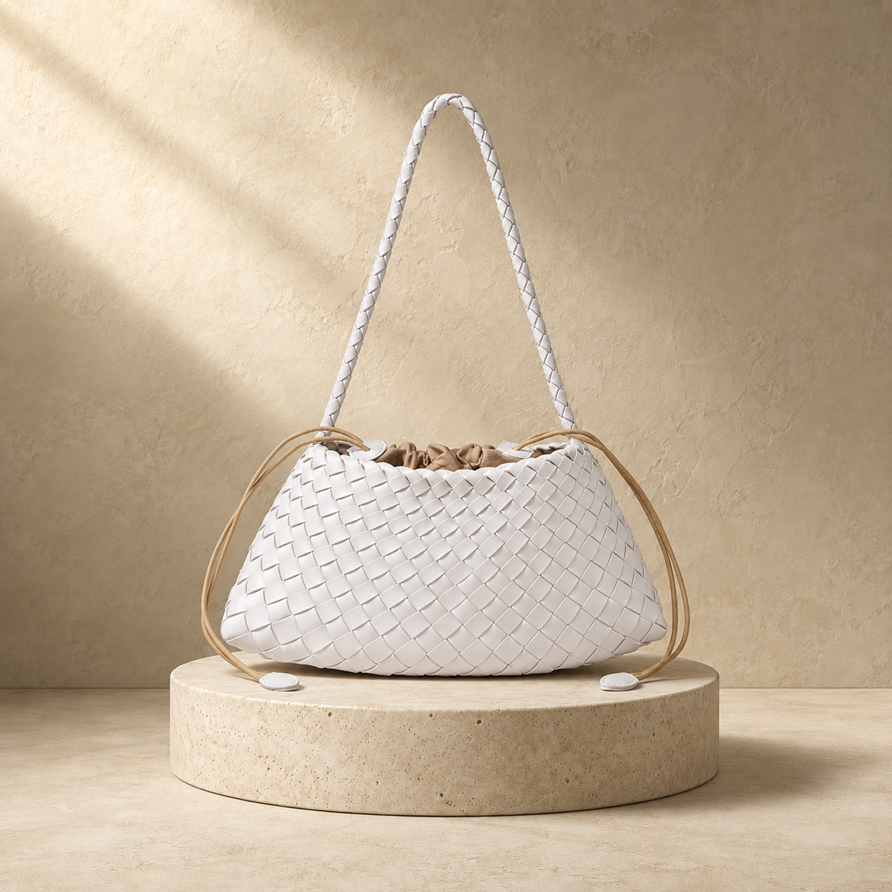 "Nuvola di Toscana" – Handgeflochtene Oversize-Hobo aus butterweichem, italienischem Premium-Leder