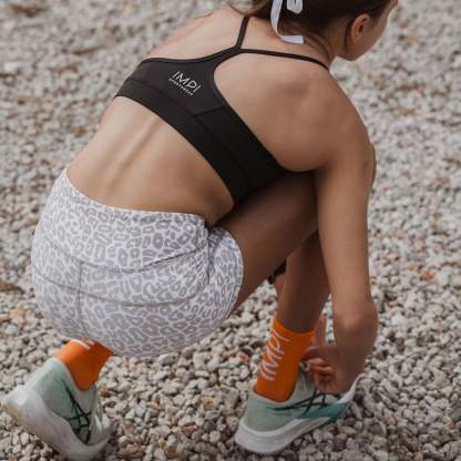 IMPI V-Neck Sports Crop - Black