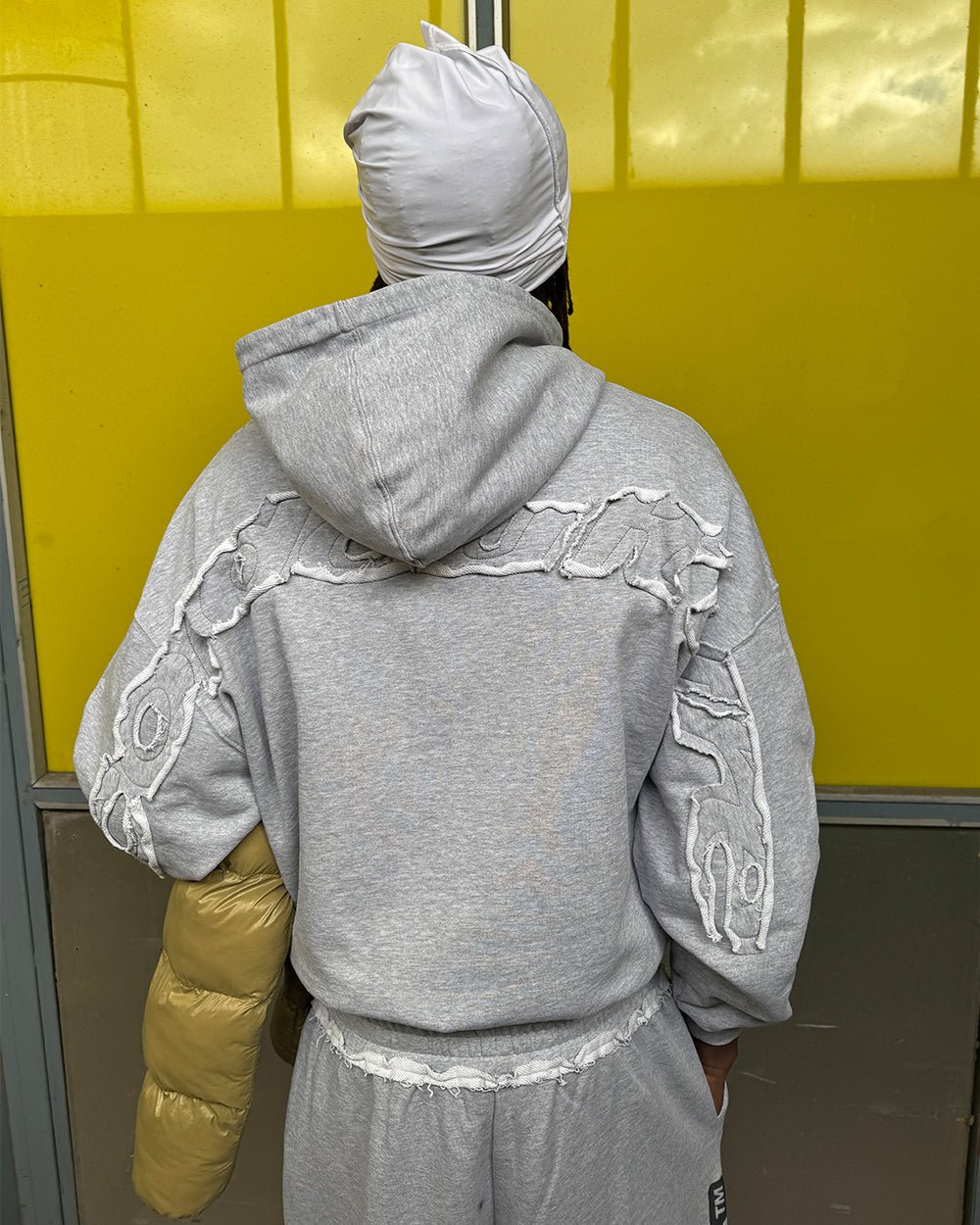 DISTRESS CURVED HOODIE LIGHT GREY