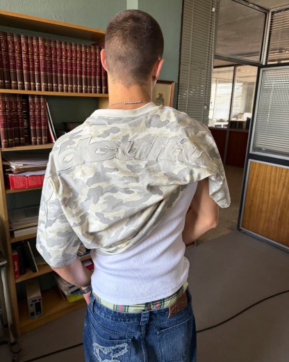DISTRESS CURVED TEE CAMO GREY