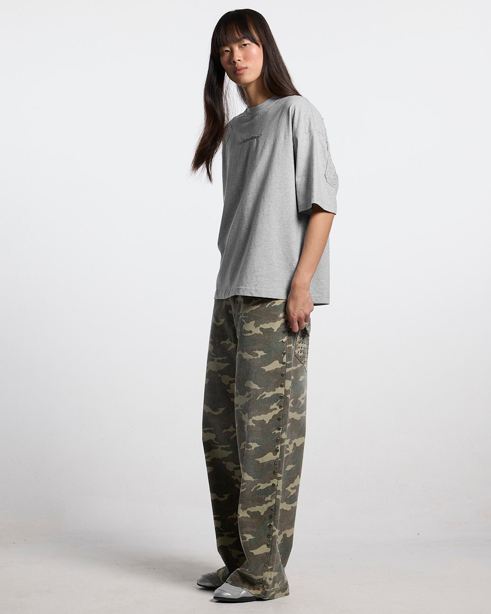 DISTRESS CURVED TEE HEATHER GREY