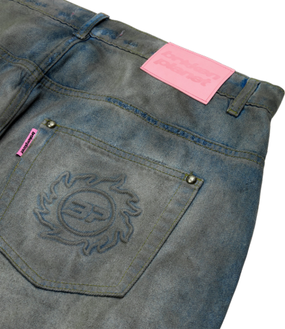 DISTRESSED DENIM JEANS