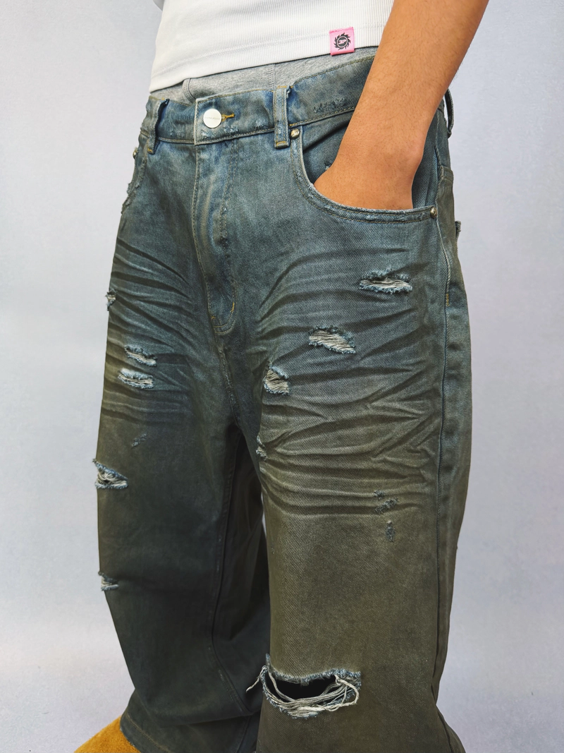 DISTRESSED DENIM JEANS