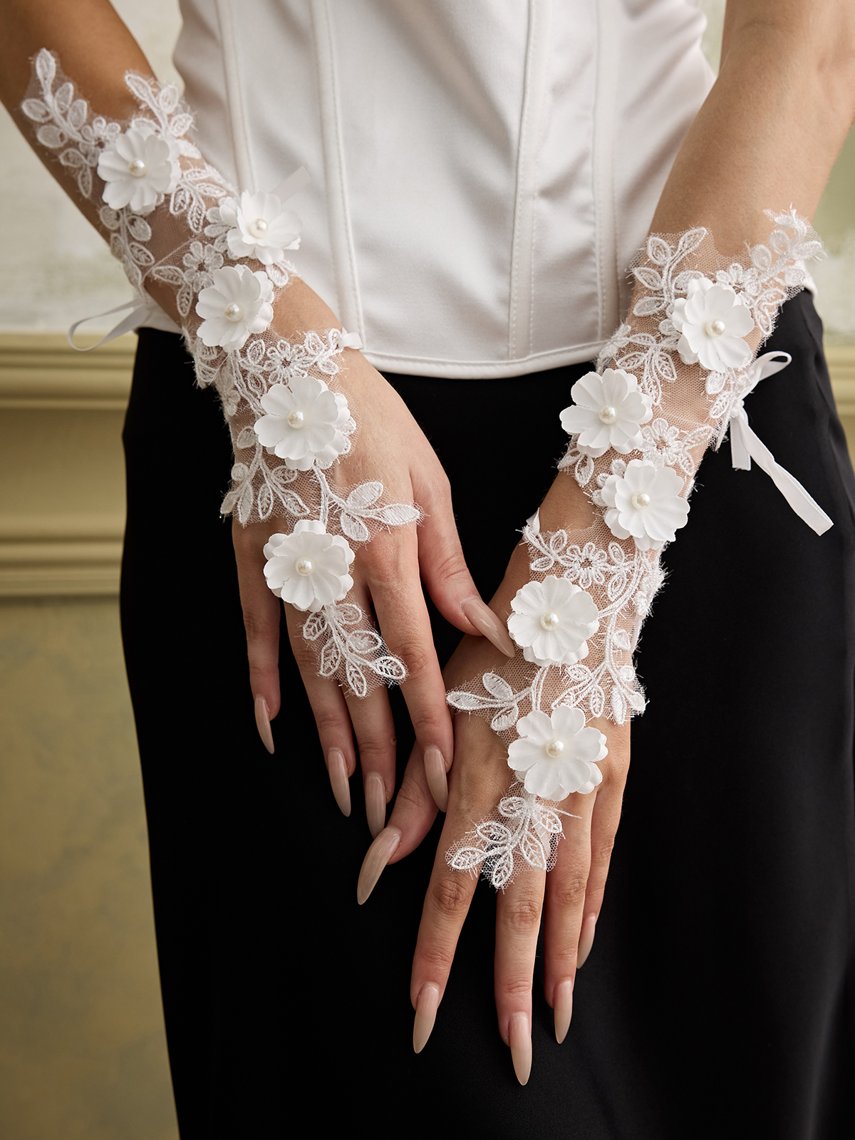 Gemma Flower Lace Gloves